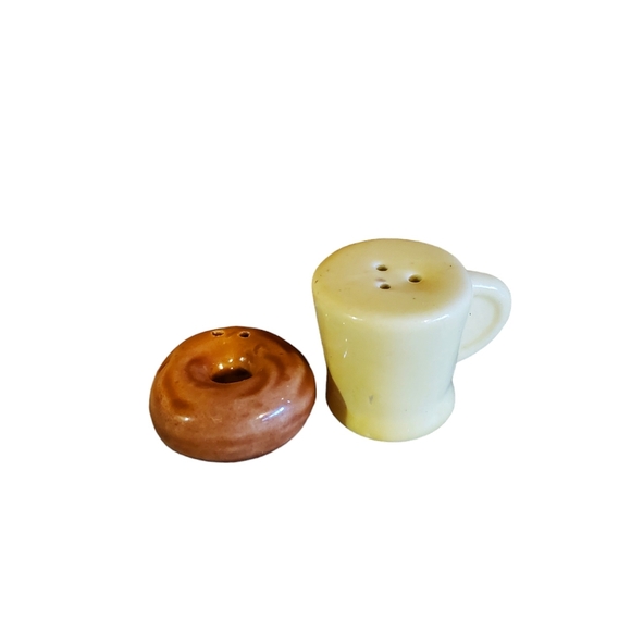 Small vintage coffee and donut salt and pepper shakers - Picture 1 of 3